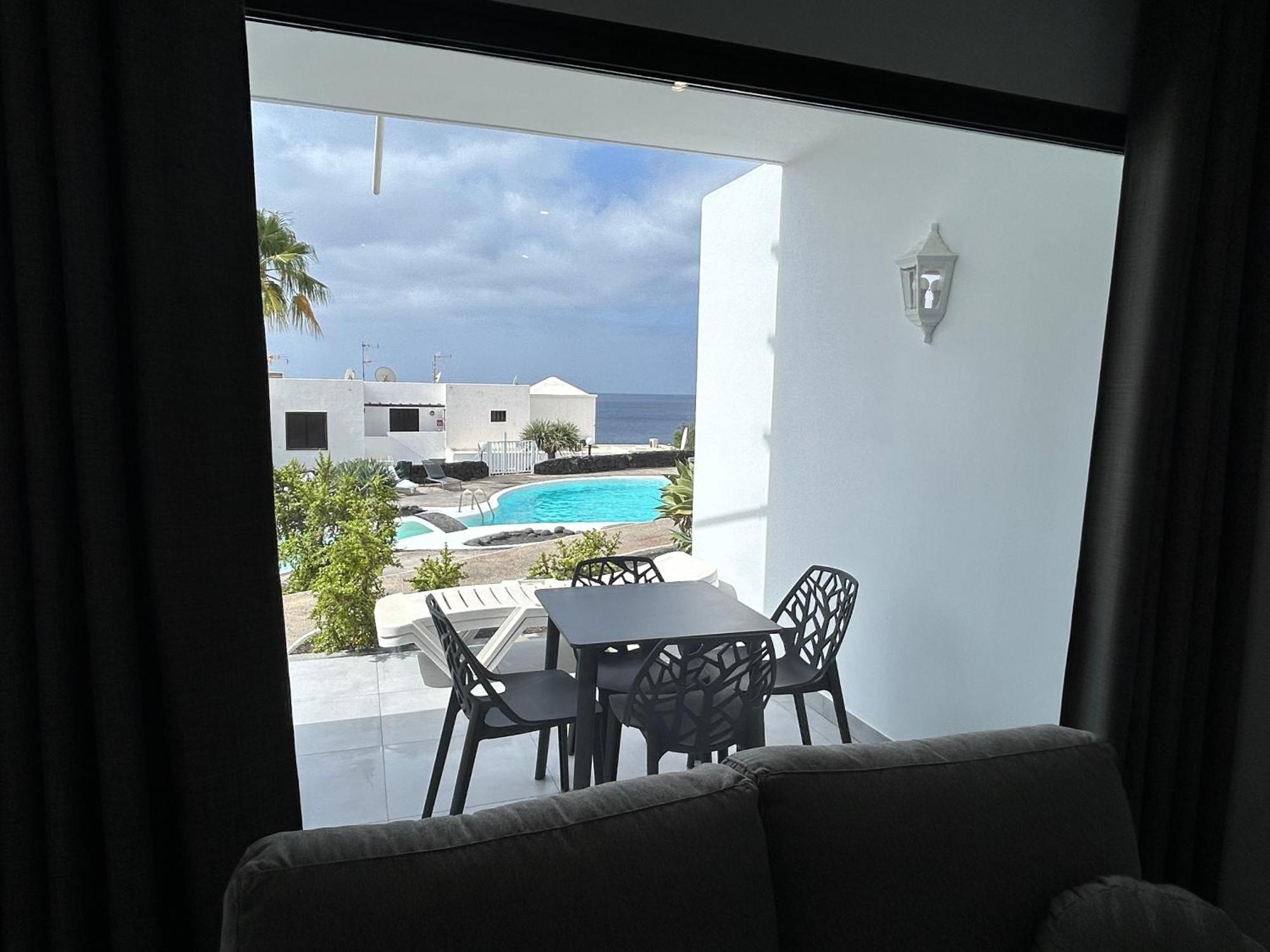 Stunning 2 Bedroom Seafront Apartment Puerto del Carmen  Bagian luar foto