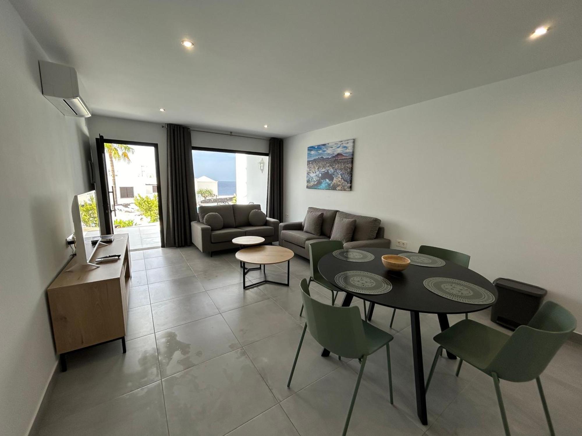 Stunning 2 Bedroom Seafront Apartment Puerto del Carmen  Bagian luar foto